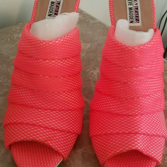 Ale - CoralIggy Azalea by Steve Madden size 10 - Picture 4 of 5